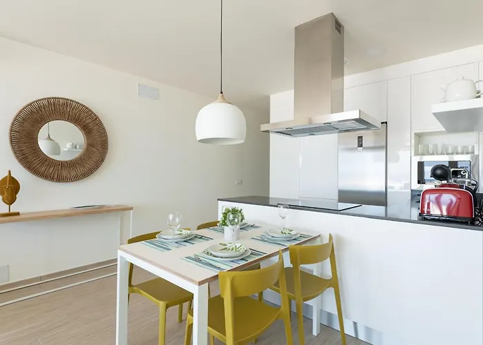 Elegant Living With Great Views Of Canteras 公寓